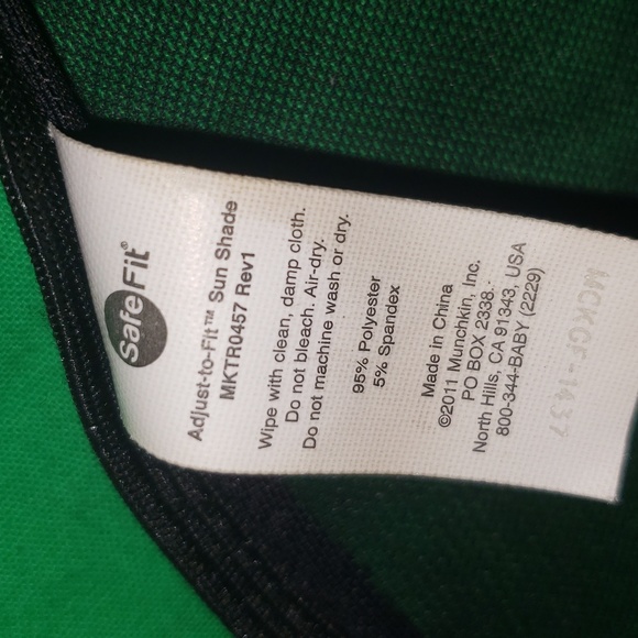 Safe Fit Window Sun Shade Adjust to Fit Car Child Safety 15" x 20" - Picture 2 of 6